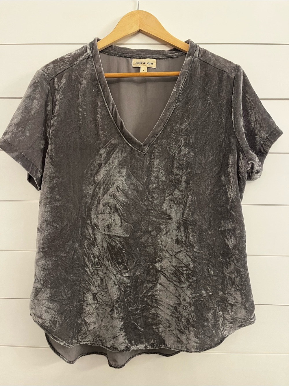 Anthropology cloth & stone Crushed Velvet Gray V-Neck Short Sleeve Top-sz L
